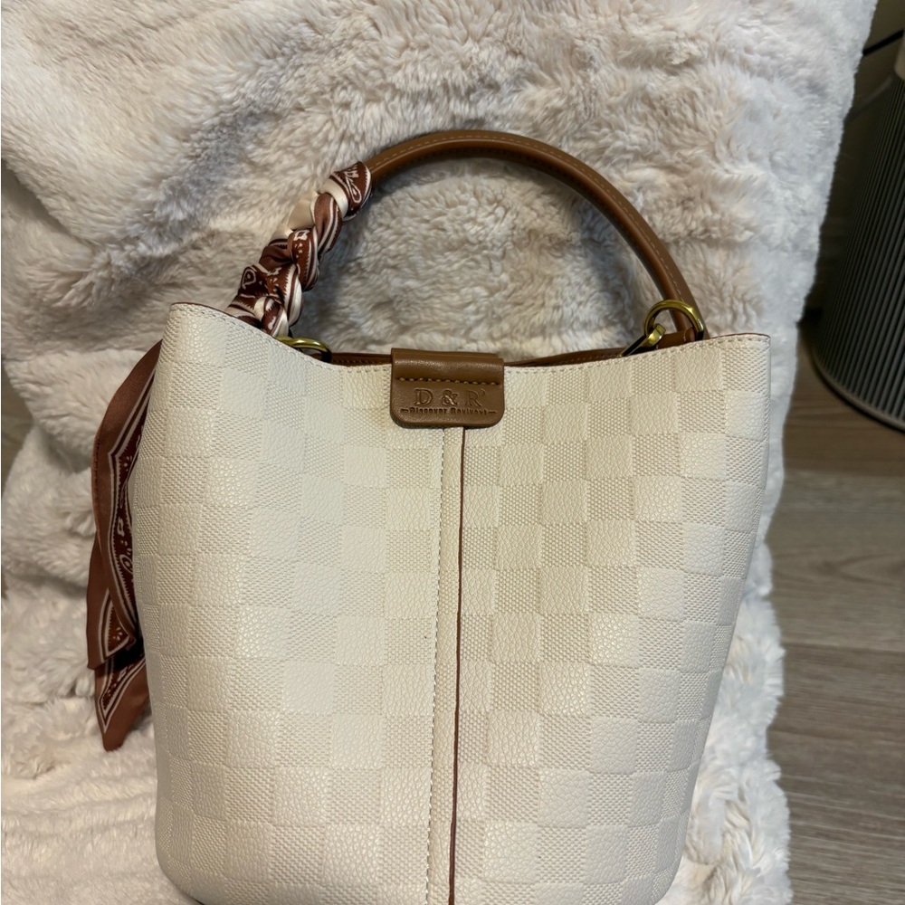 D&R Ivory Bucket Tote with Scarf – Handheld & Crossbody